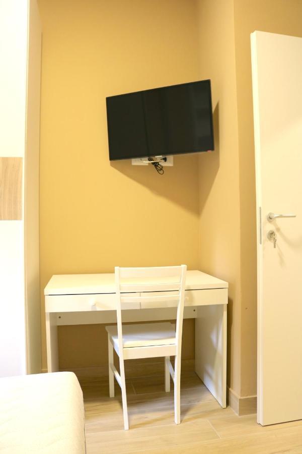 Portello Double Rooms Flat - 3 People Milan Bagian luar foto
