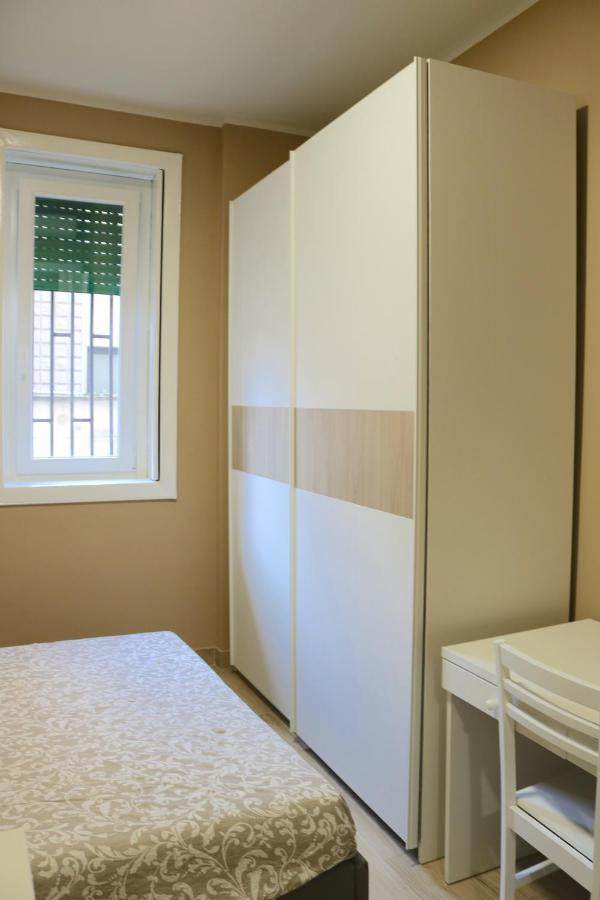 Portello Double Rooms Flat - 3 People Milan Bagian luar foto