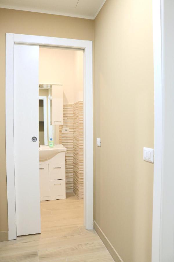 Portello Double Rooms Flat - 3 People Milan Bagian luar foto