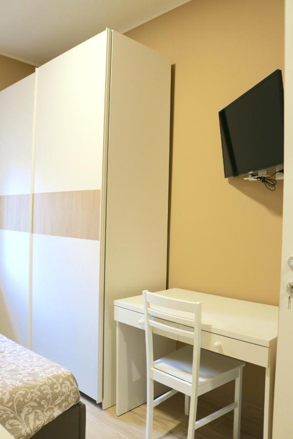 Portello Double Rooms Flat - 3 People Milan Bagian luar foto